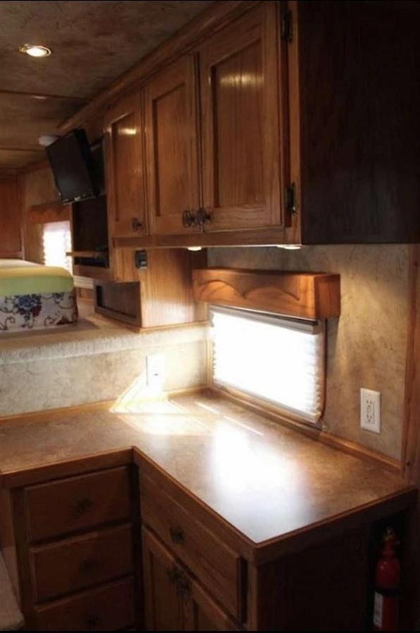 Used 2006 Cimarron Norstar Three Horse with Living Quarters