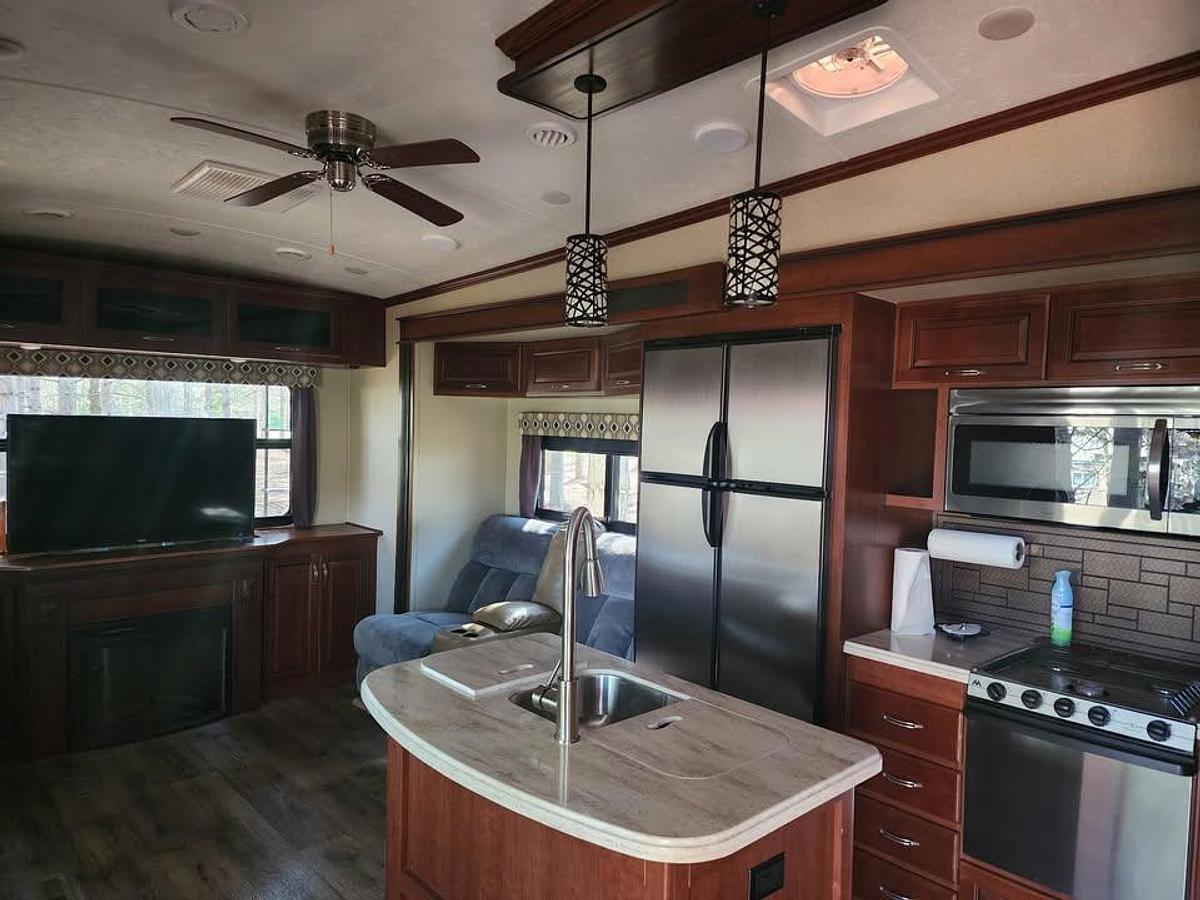 Used 2016 Evergreen Bay Hill 310RE Fifth Wheel