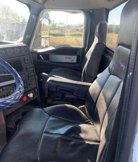 Used 2013 CATERPILLAR CT660