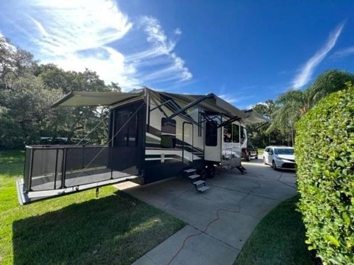 Used 2021 Grand Design Momentum M-Class 351M