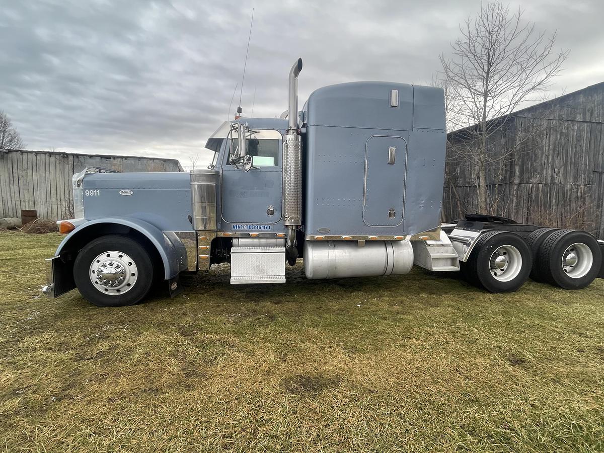 Used 1996 Peterbilt 379 Conventional Sleeper Semi