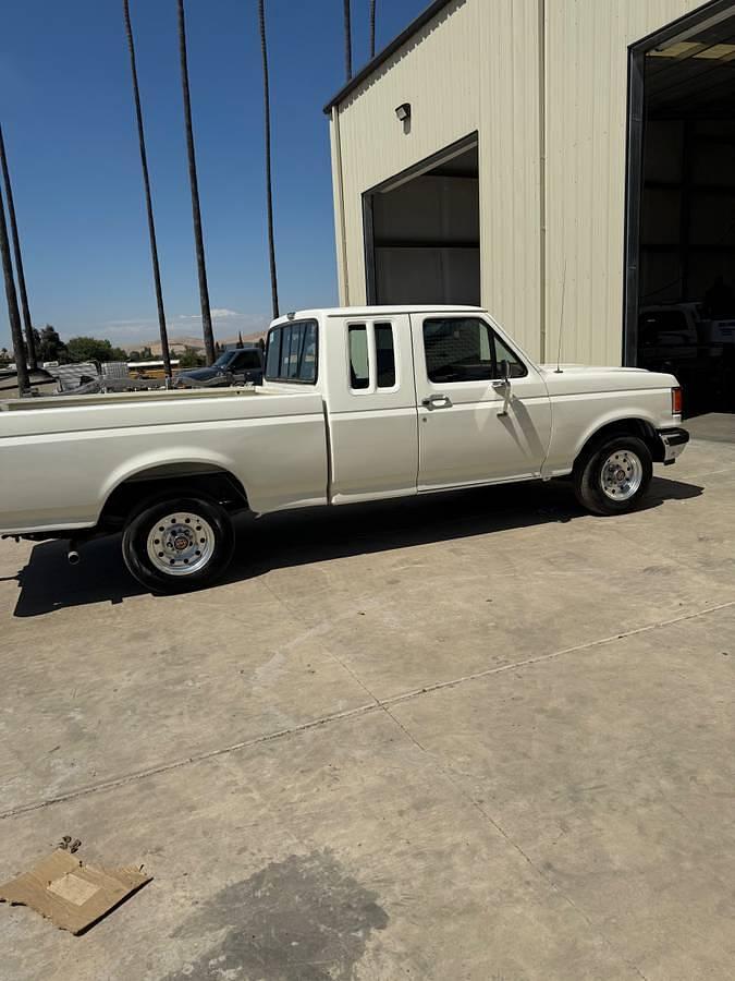 Used 1988 Ford F150 Lariat Pickup Truck