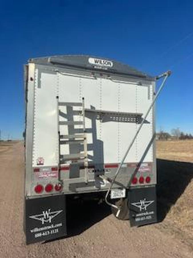 Used 2015 Wilson Hopper Grain Trailer