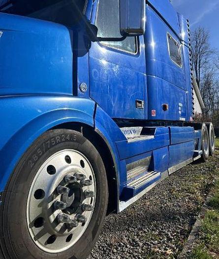 Used 2007 Volvo VNL64T730