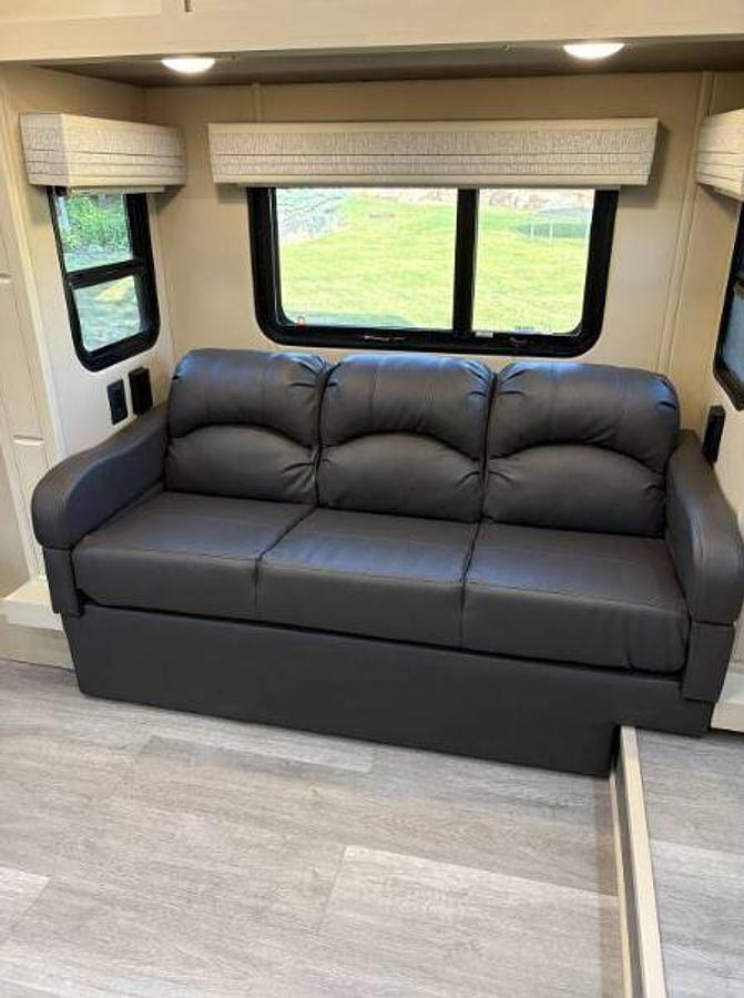 Used 2023 Luxe Elite 44FL Fifth Wheel