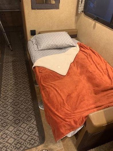 Used 2015 Thor Motor Coach Axis 25.2