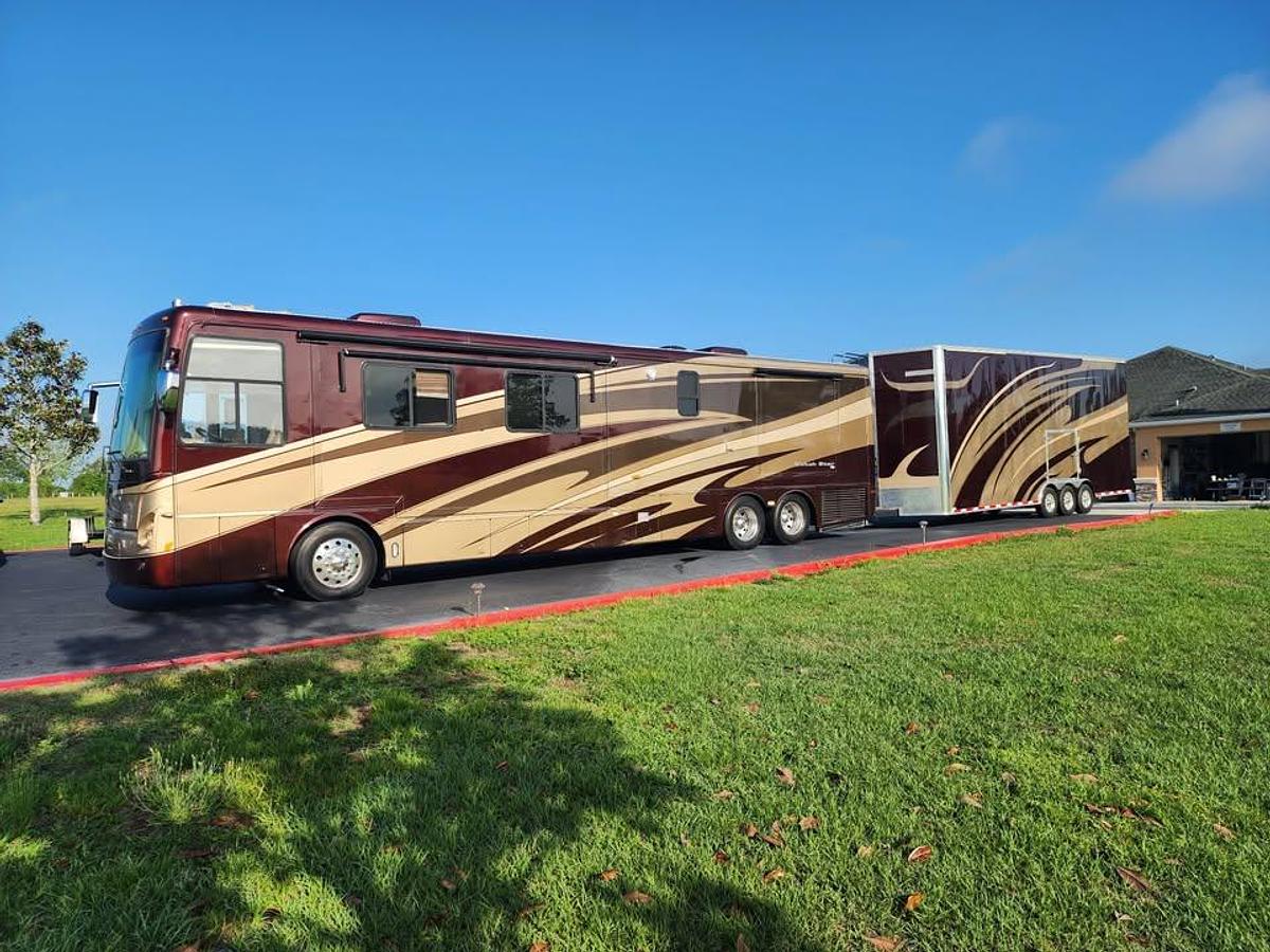 Used 2007 Newmar Dutch Star 4320 and Stacker Trailer