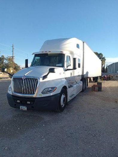 Used 2018 INTERNATIONAL Semi Truck