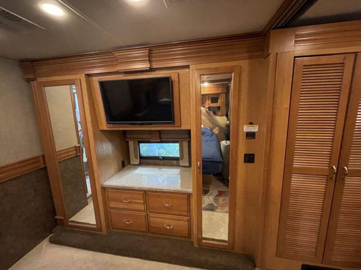 Used 2015 Fleetwood Discovery 40E
