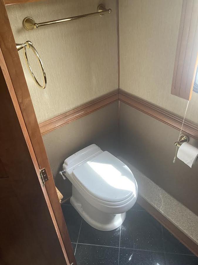 Used 2005 Monaco Signature Castle IV Class A Motorhome