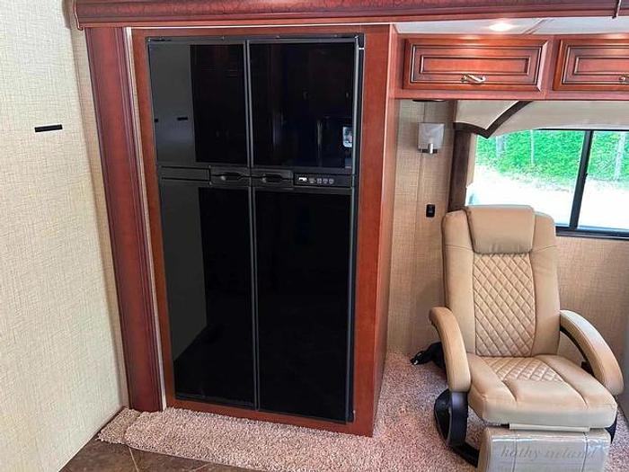 Used 2014 Newmar Ventana LE 3849