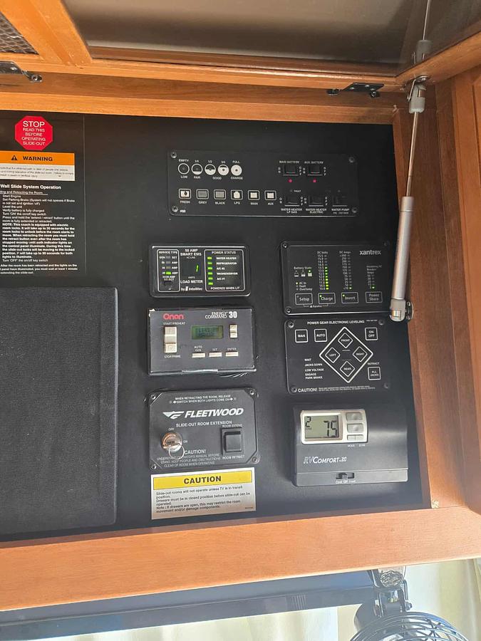 Used 2006 Fleetwood Discovery 39V