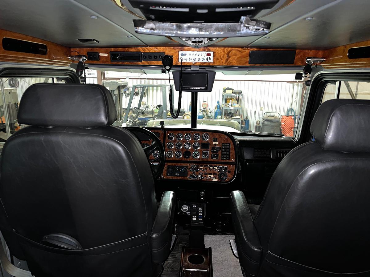 Used 2001 Peterbilt 379 Sleeper Semi Truck