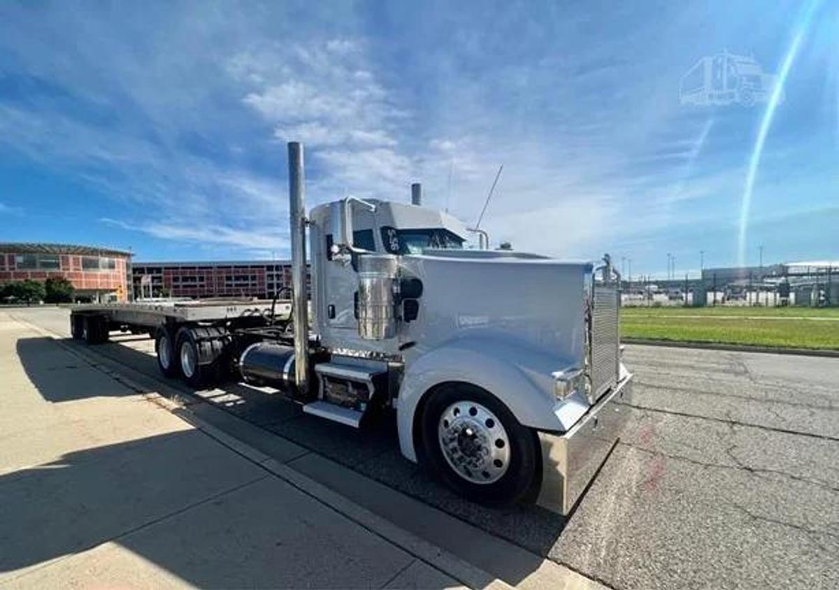 Used 2003 Kenworth W900L
