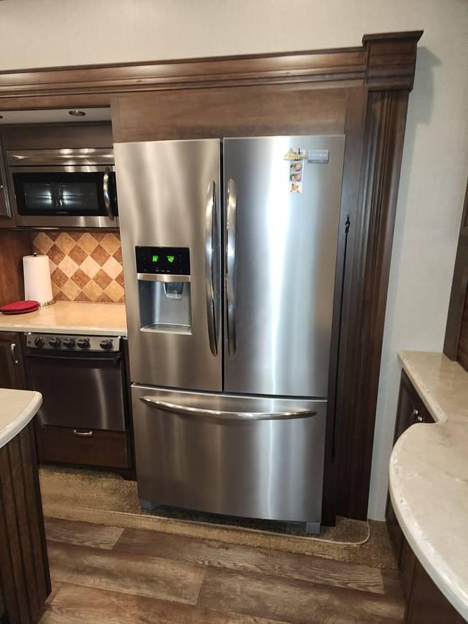 Used 2015 Forest River Cardinal 3450RL