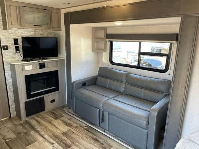 Used 2022 Keystone Coleman 1805RB