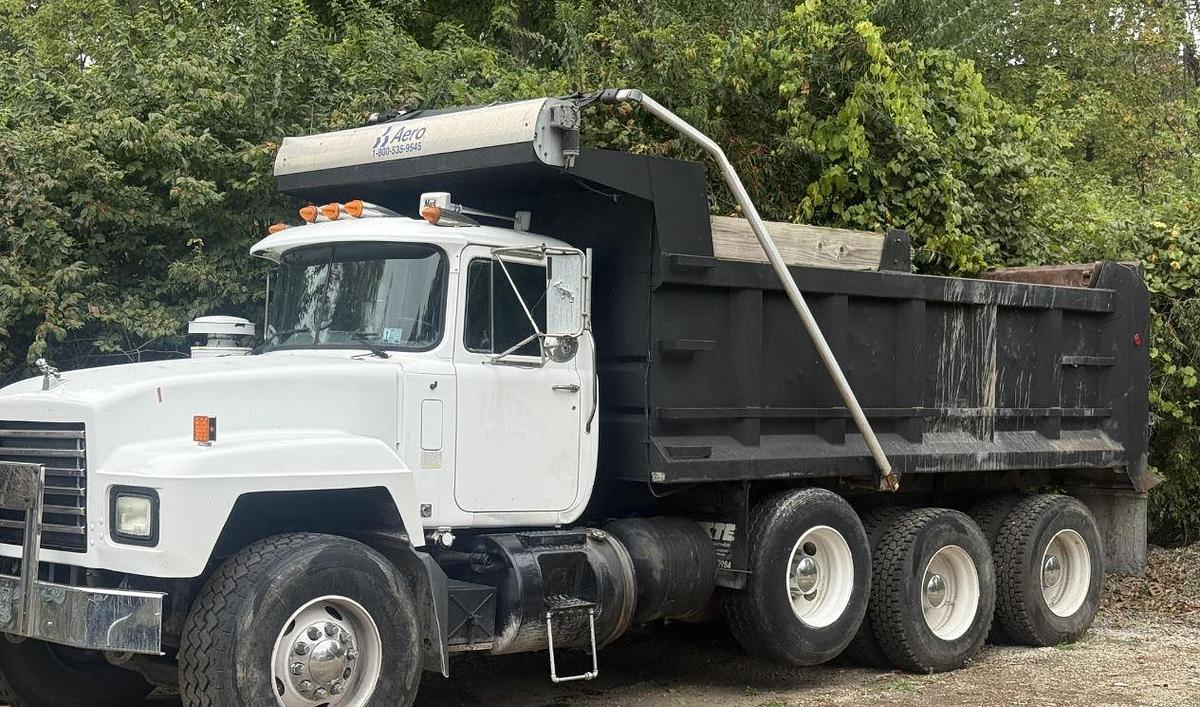 Used 1999 Mack RD690-S Dump Truck