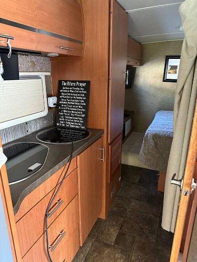 Used 2013 Winnebago Via 25Q