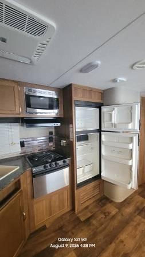 Used 2017 Keystone Springdale Summerland Series 33' Travel Trailer