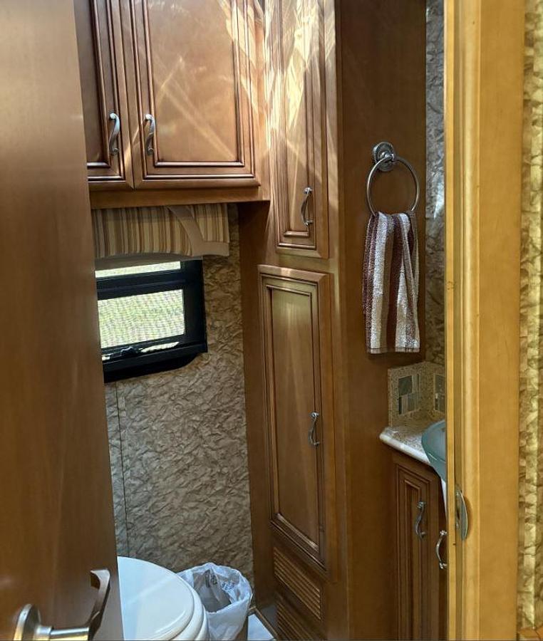 Used 2015 Newmar Ventana 4002