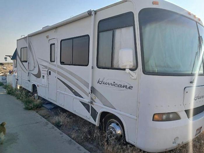 Used 2004 Four Winds Hurricane
