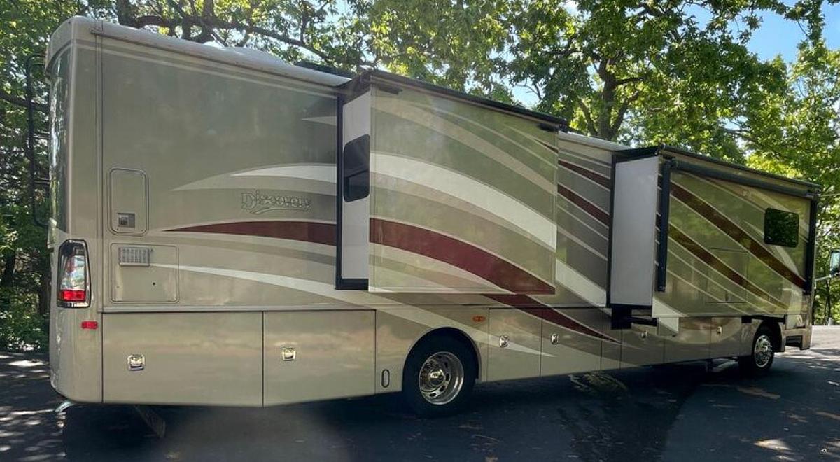 Used 2015 Fleetwood Discovery 40E