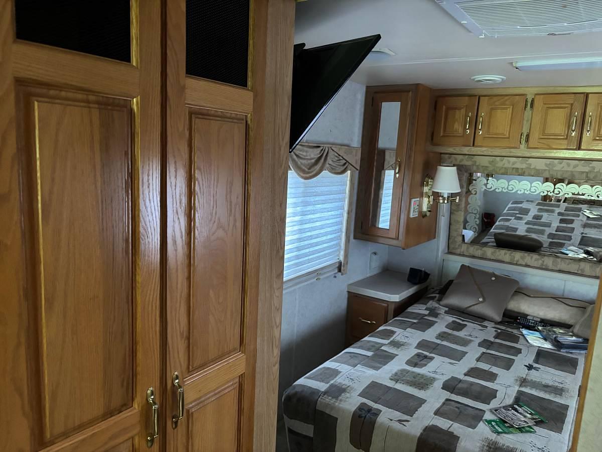 Used 1999 Holiday Rambler Endeavor Class A Motorhome