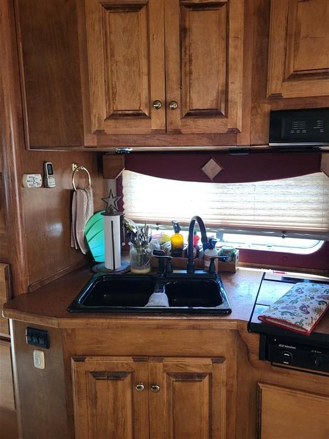 Used 2004 Sooner Horse Trailer