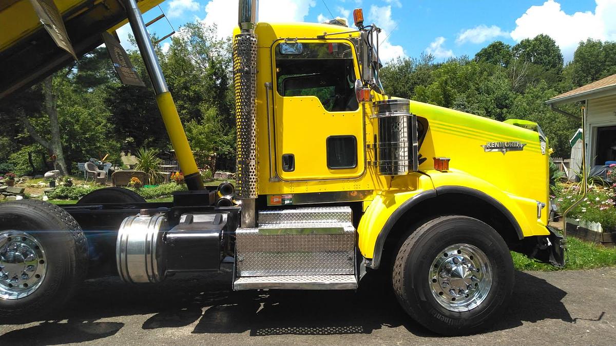 Used 2016 Kenworth T800 Dump Truck