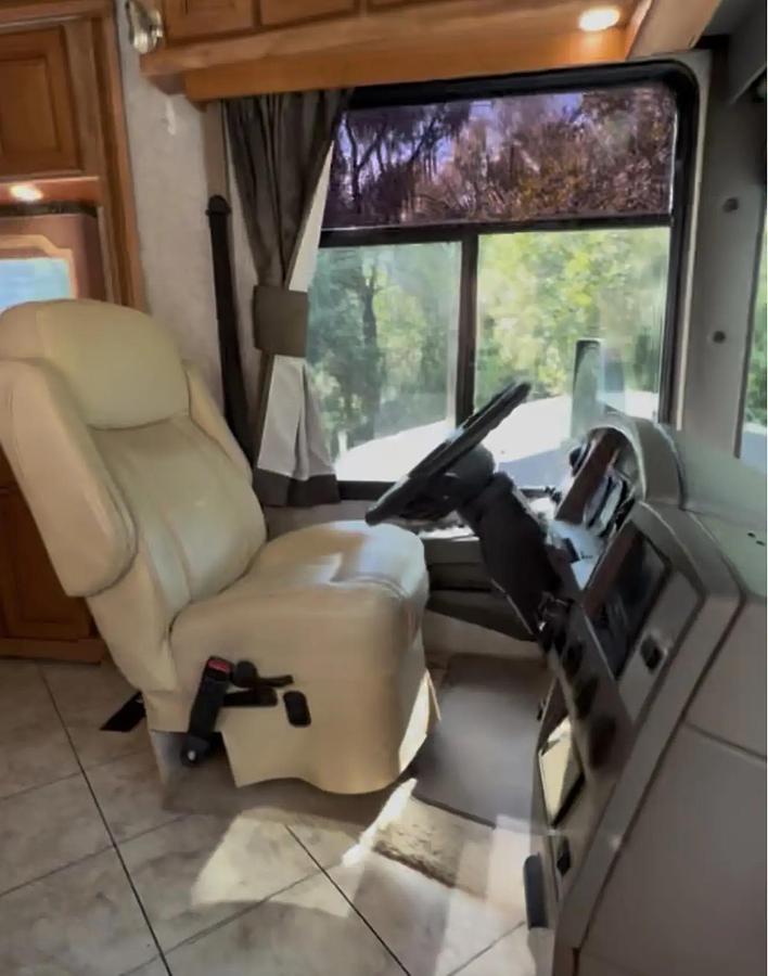 Used 2010 Winnebago Journey Express 34y