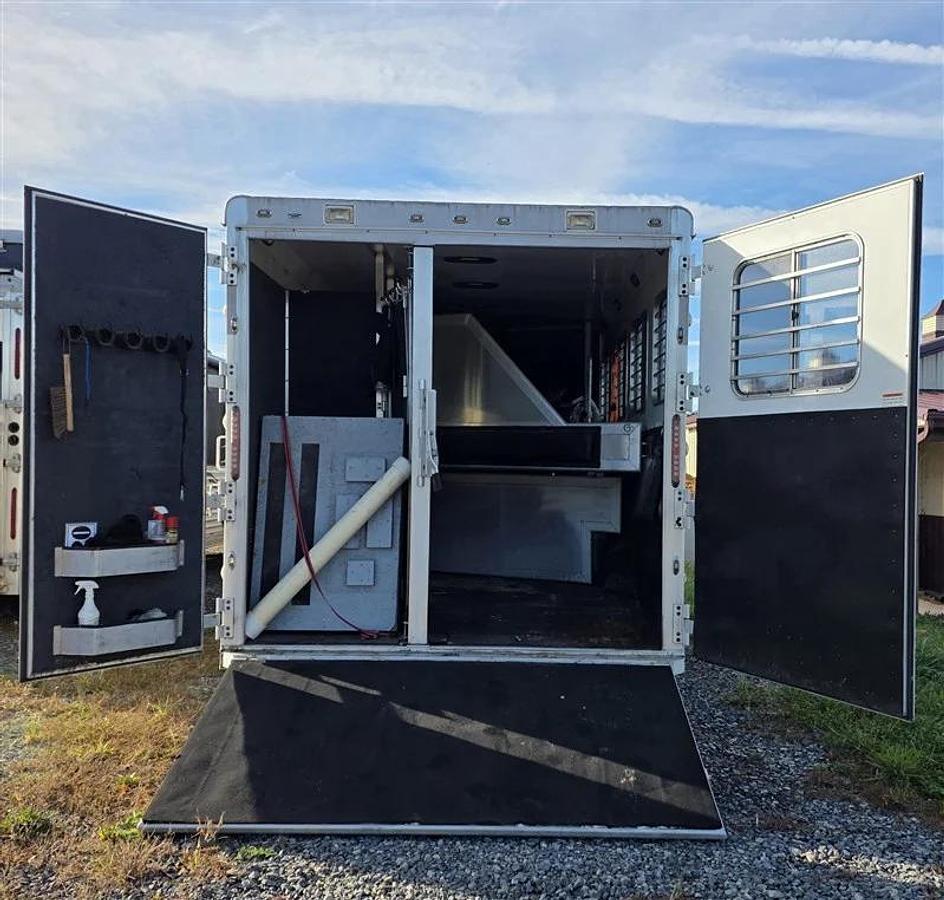 Used 2011 Lakota Bighorn 8416 4 Horse Trailer