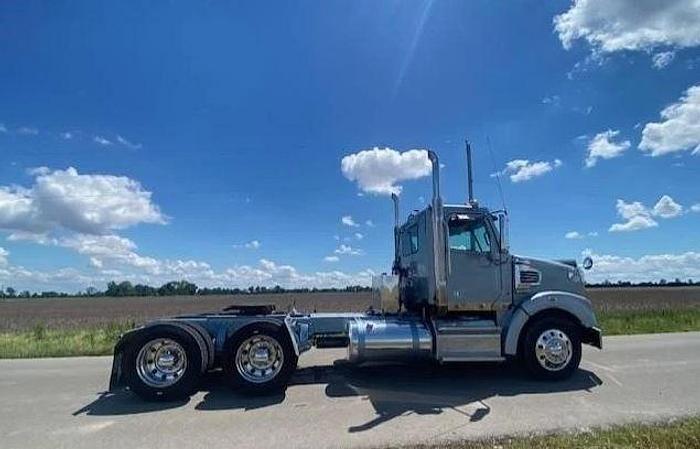 Used 2013 Freightliner Coronado 122SD