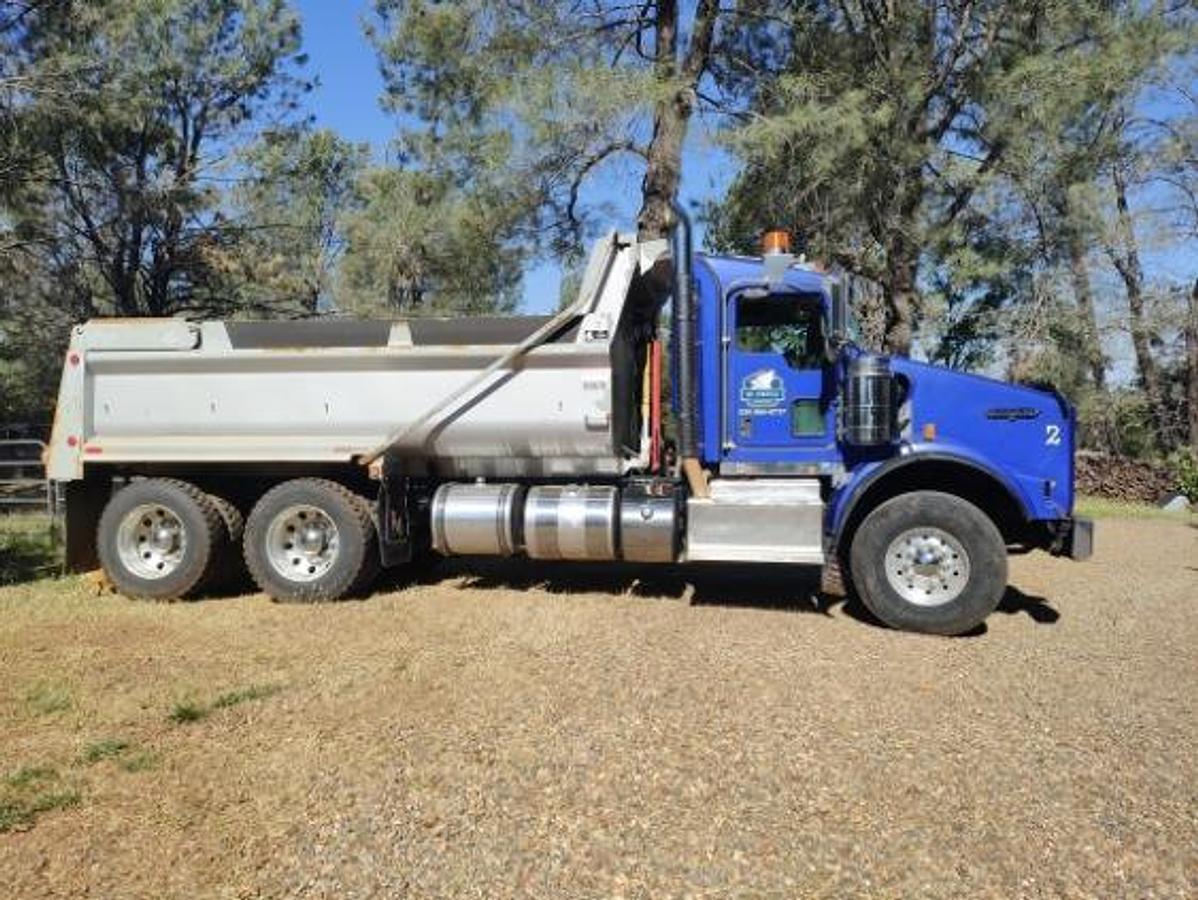 Used 2016 Kenworth T800 Day Cab Truck • Heavy-Duty Diesel