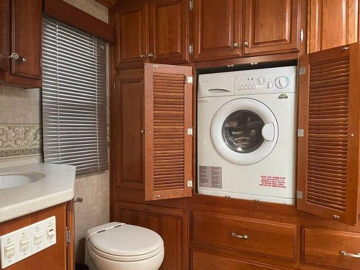 Used 2007 Fleetwood Revolution LE 40E