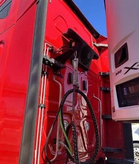 Used 2018 Freightliner CASCADIA 126