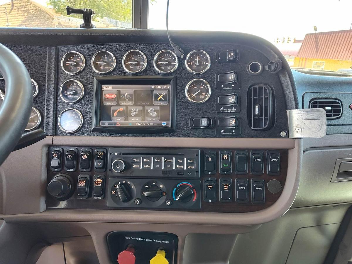 Used 2015 Peterbilt 389 Sleeper Semi Truck