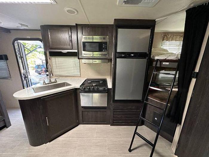 Used 2018 Dutchmen Kodiak Ultimate 240BHSL