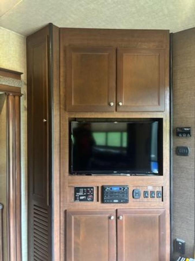 Used 2017 Keystone Impact Fusion IP386