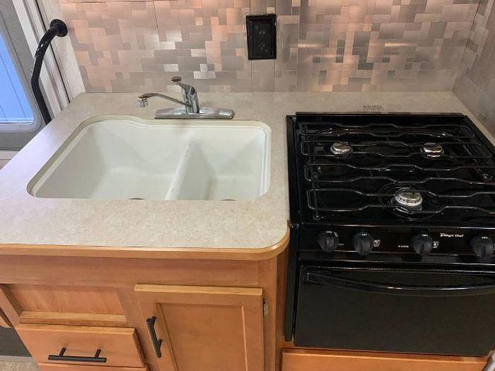 Used 2005 Winnebago Itasca Sunova 30B