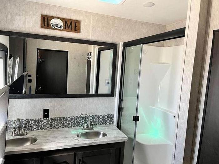 Used 2022 CrossRoads Cruiser CR3841FL