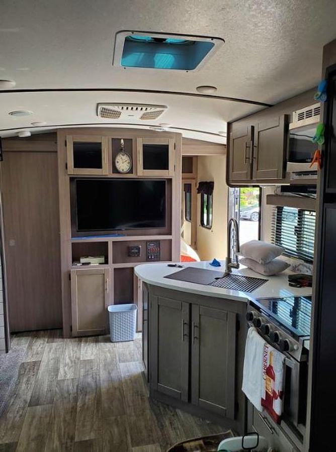 Used 2021 CrossRoads Sunset Trail 289QB