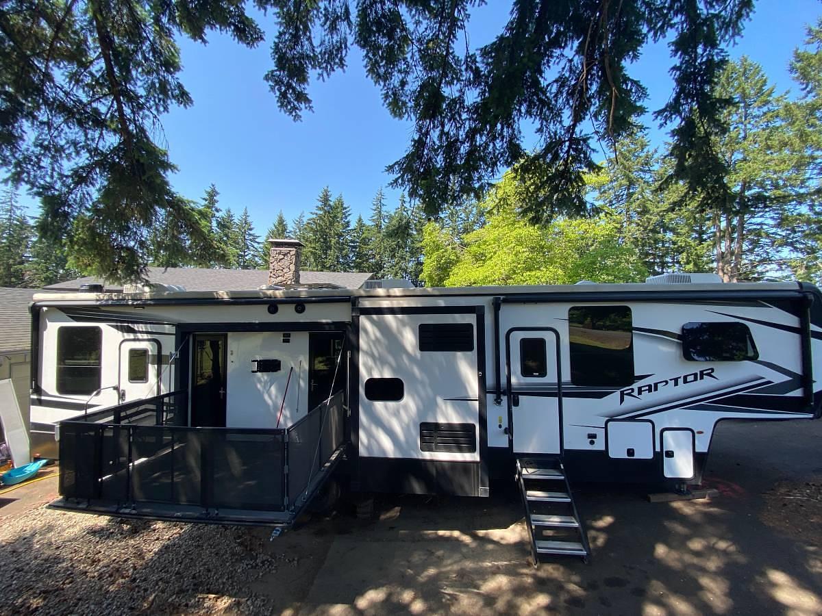 Used 2022 Keystone Raptor 429