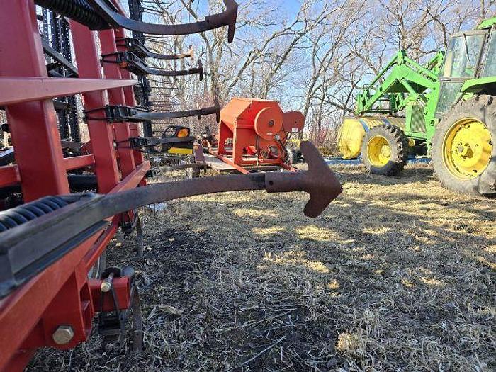 Used Used Case IH Tigermate 200 Field Cultivator