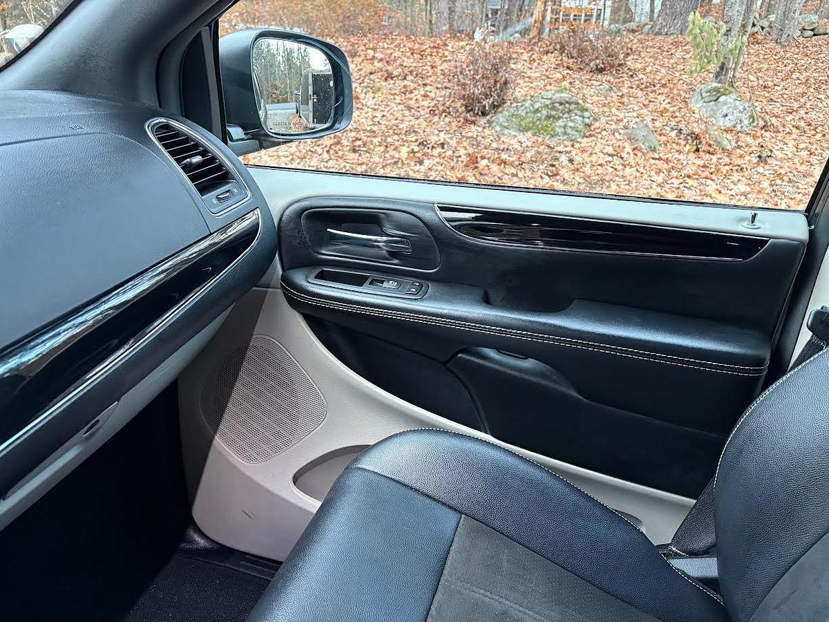 Used 2020 Dodge Grand Caravan SXT