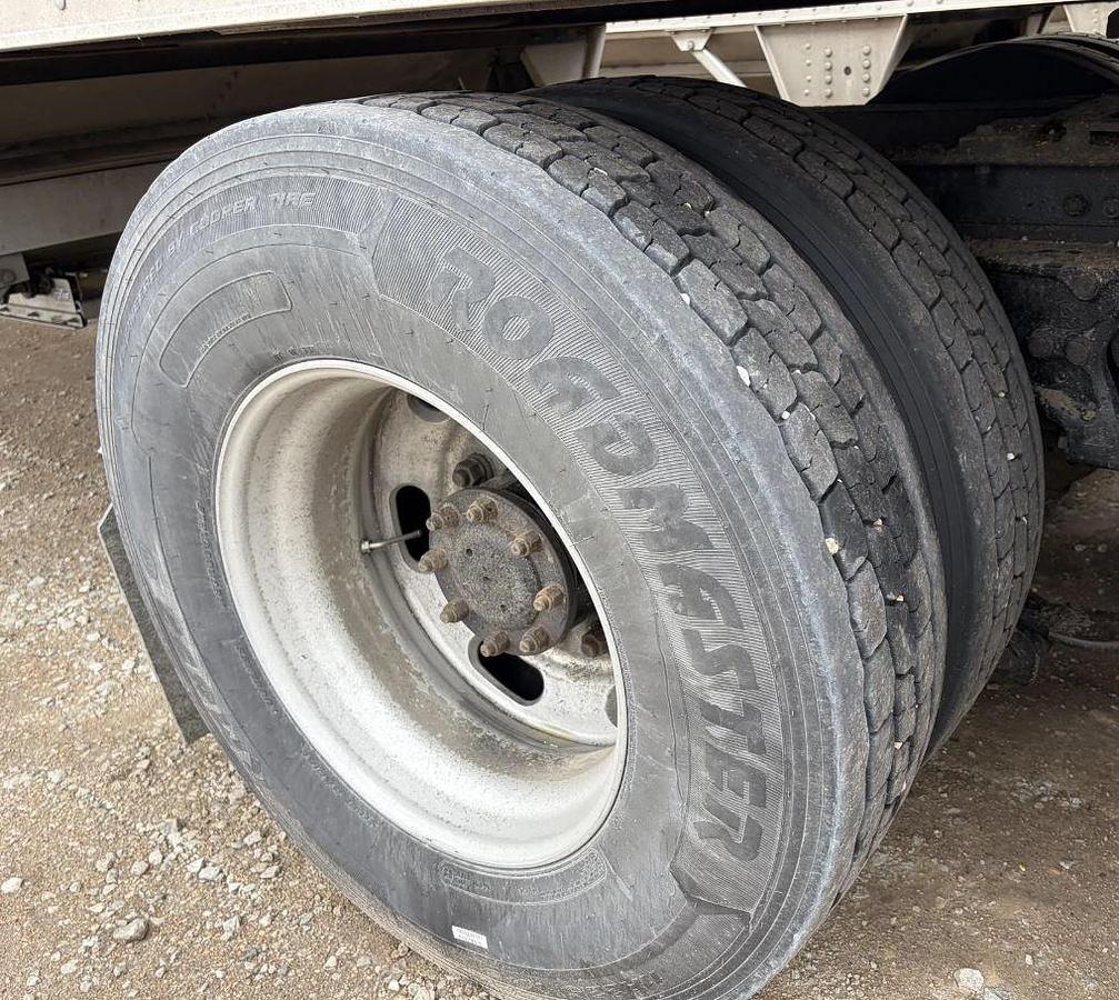 Used 2005 KENWORTH W900L Conventional Sleeper Semi Truck