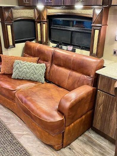 Used 2015 American Coach American Revolution 42T