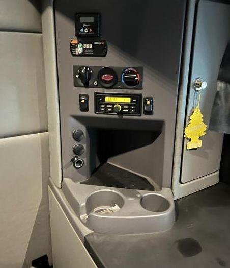 Used 2015 Peterbilt 579