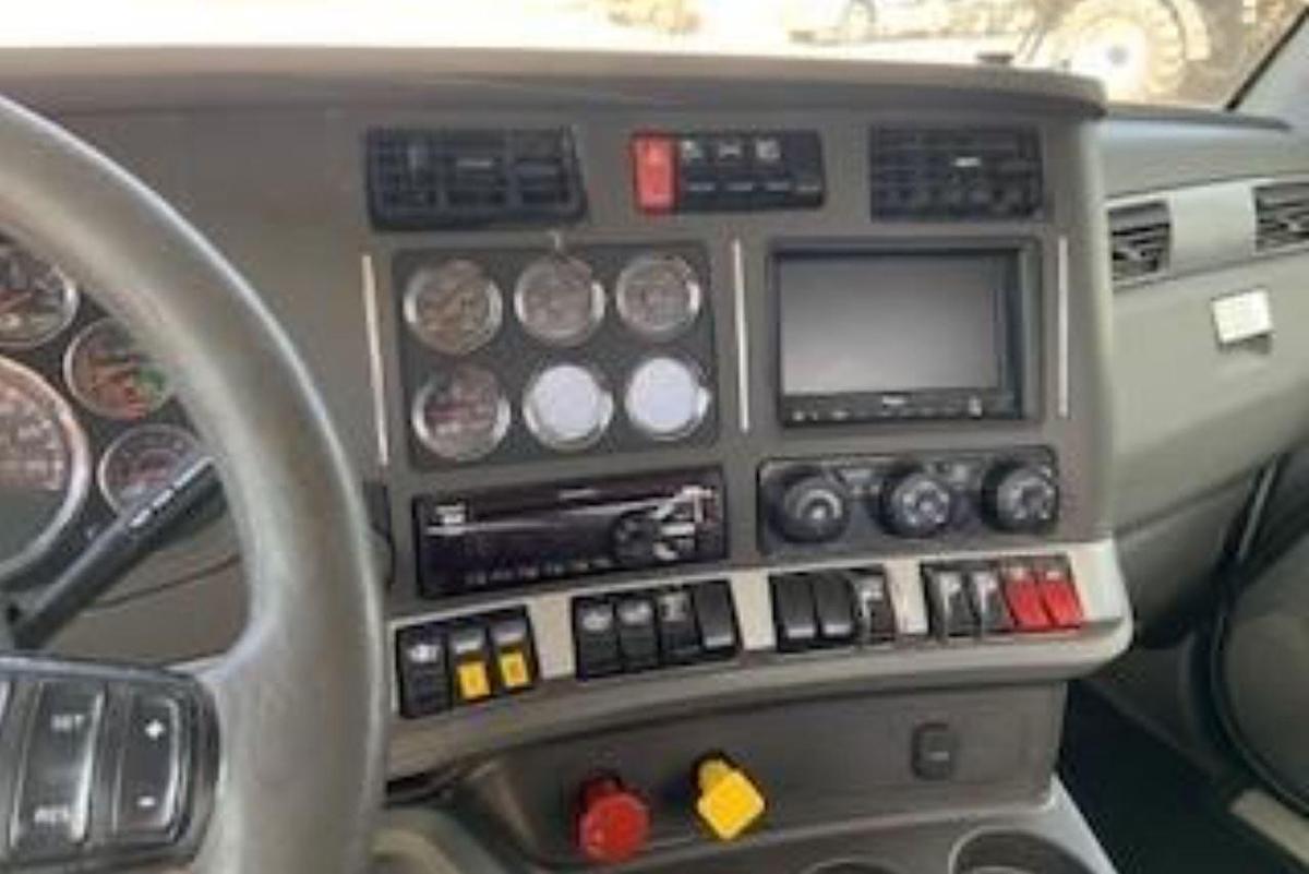 Used 2018 Kenworth T880