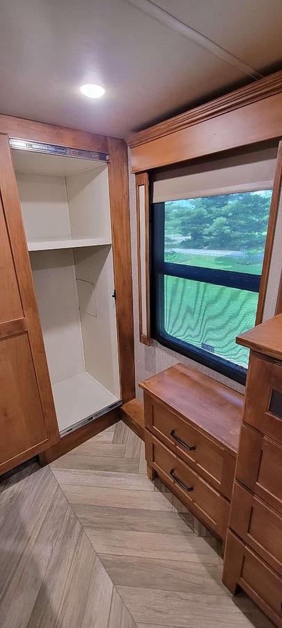 Used 2023 Vanleigh Vilano 320GK Fifth Wheel