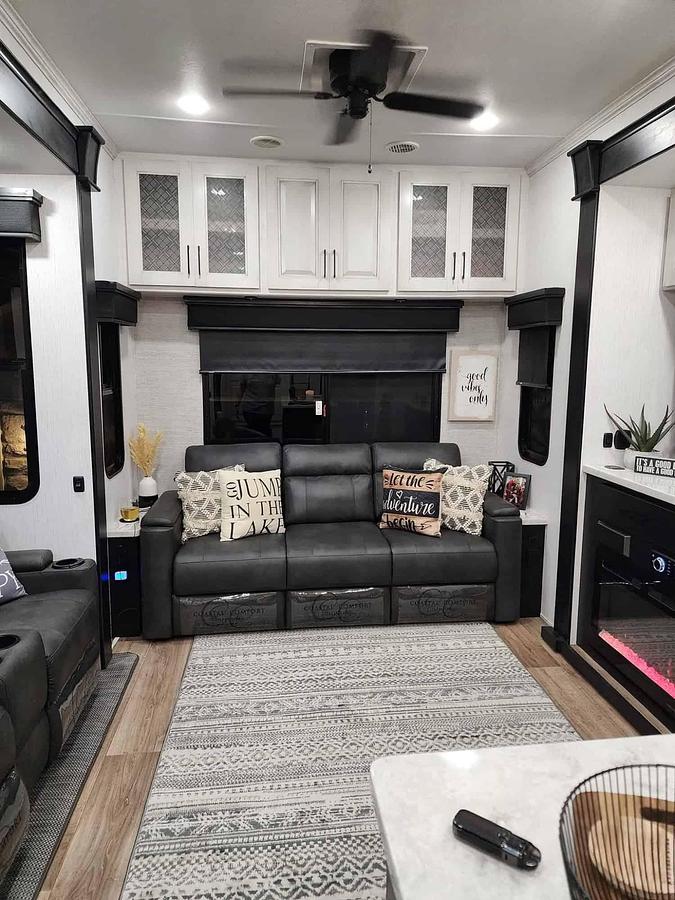 Used 2023 Heartland Big Horn 3700 RL